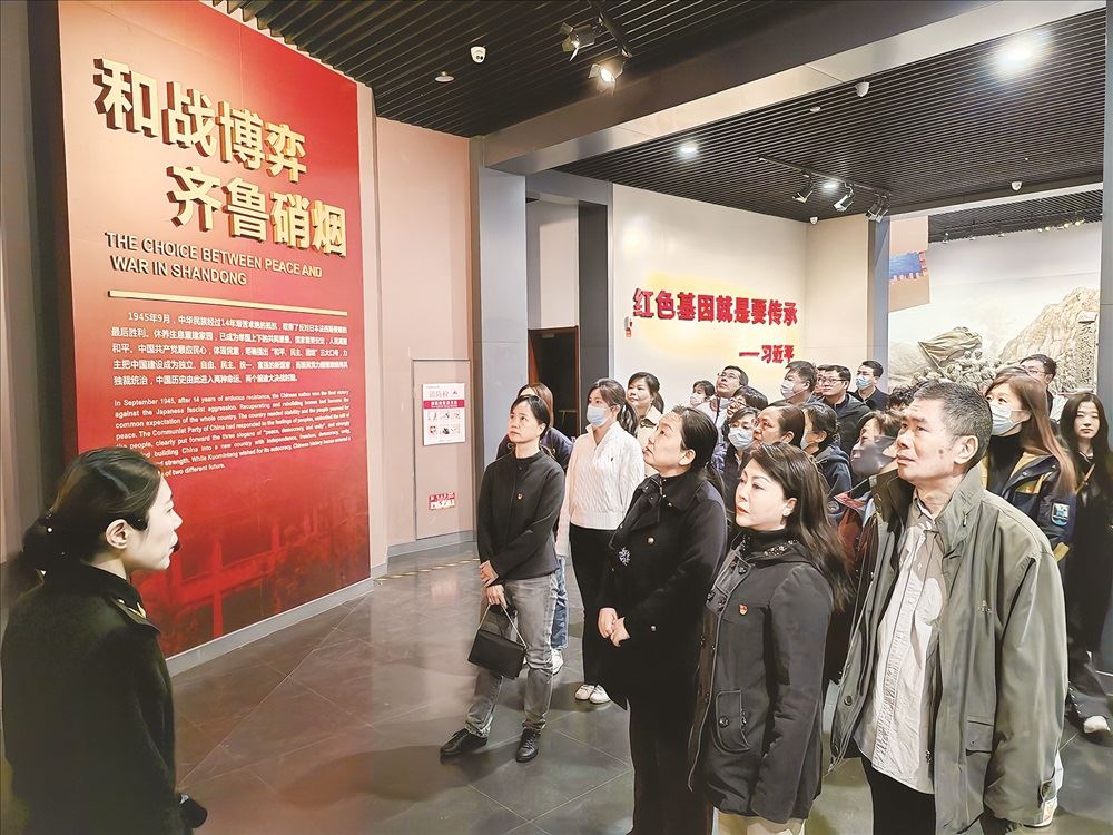 出版集团机关组织开展“缅怀革命先烈   传承红色基因”主题党日活动